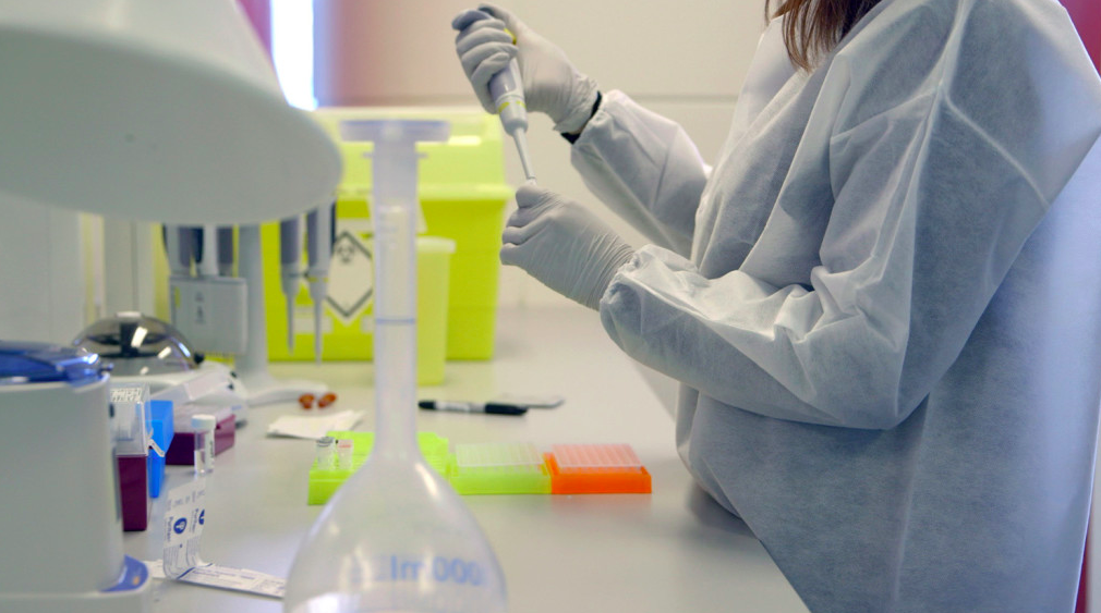 用棉簽采集你嘴里的DNA，根據(jù)它的特征定制一條專屬圍巾